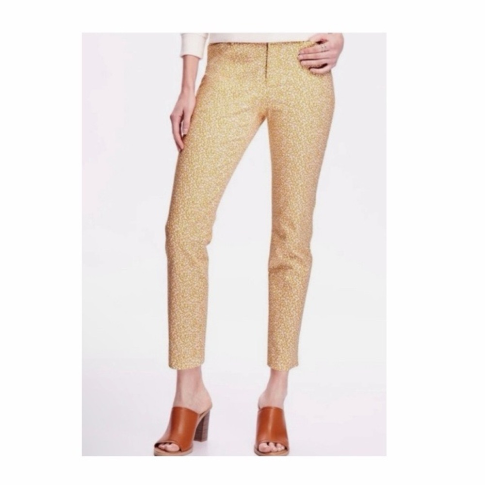 Old Navy Pixie Mid-Rise Floral Cropped Pants